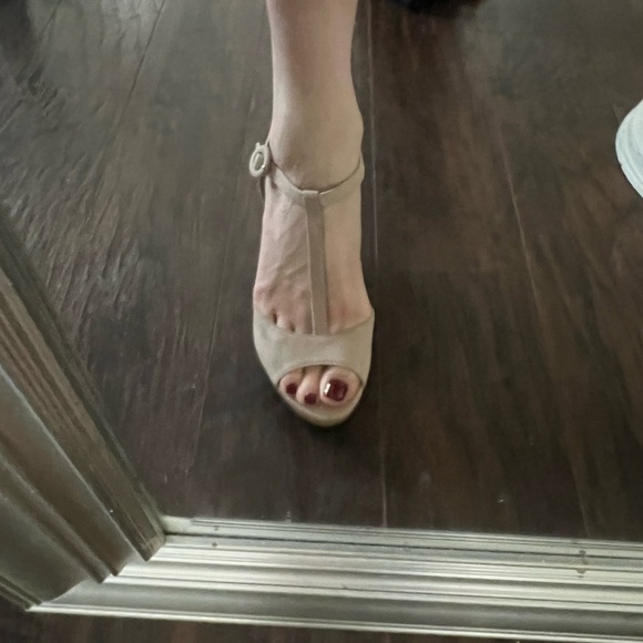 Charles David nude wedges size 7M - Picture 3 of 4